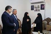دیدار معاون تعاون و امور اجتماعی بنیاد شهید و امور ایثارگران با خانواده شهید امیر وکیل زاده